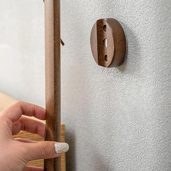 Skohorn i bokträ med magnetiskt väggfäste – lång modell 50 / 75 cm