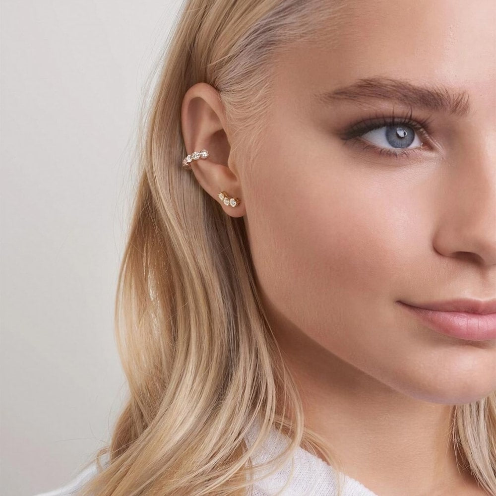 Ear cuff / öronklämma – hålfri användning – nickelfri, guld- eller silverpläterad yta, strass - sparklar.se
