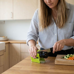 Elektrisk knivslip / knivslip – snabb vardagsslipning – safirslipsten, sladdlös, styrskena - sparklar.se