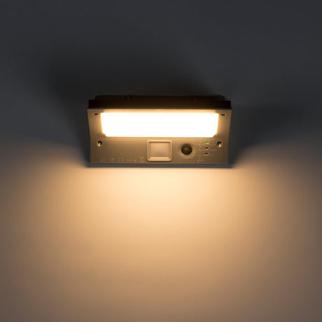 Solcellsdriven LED-vägglampa med rörelsesensor - Sparklar